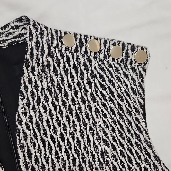 NWT Andrew Marc black and white printed midi dress, fitted and flared cut - Picture 4 of 8